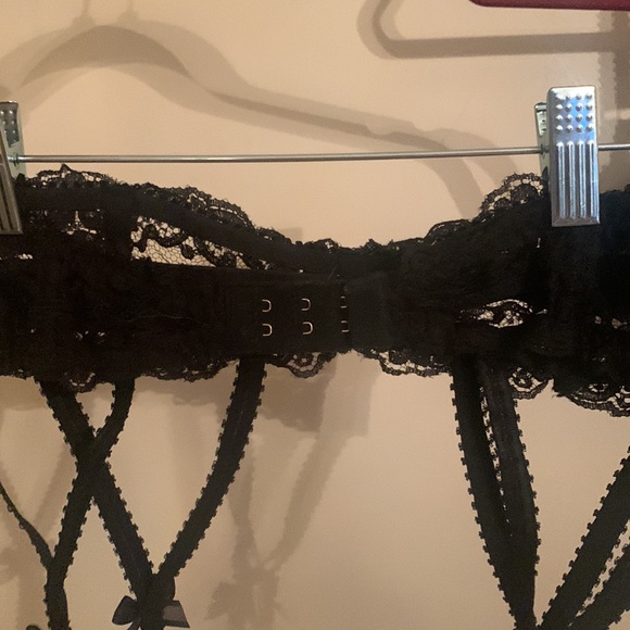 Agent provocateur black lace bra + matching garter belt 36C LINGERIE BUNDLE - Picture 8 of 16